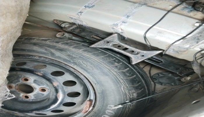 2015 Toyota Etios Liva G, Petrol, Manual, 99,742 km, tyre