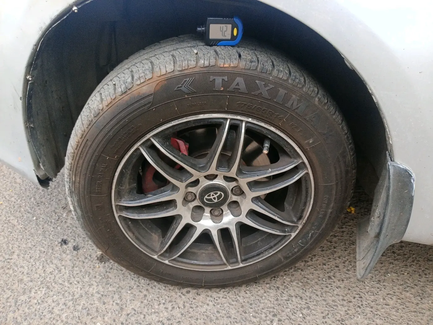 2014 Toyota Etios Liva V, Petrol, Manual, 86,558 km, tyre