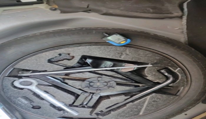 2014 Volvo XC 60 D5 SUMMUM, Diesel, Automatic, 2,72,521 km, tyre