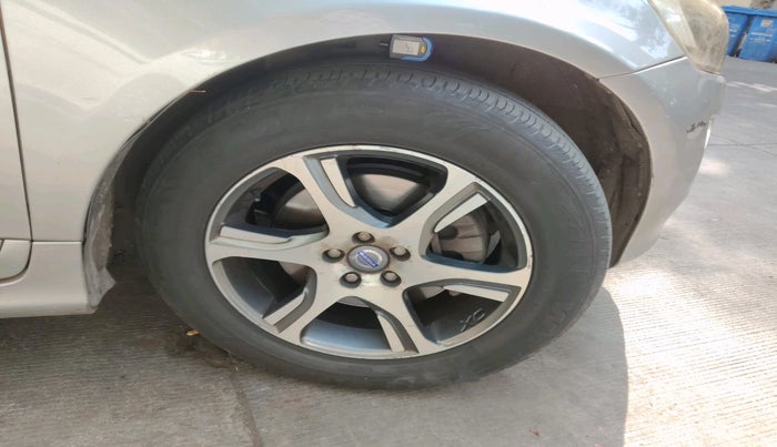 2014 Volvo XC 60 D5 SUMMUM, Diesel, Automatic, 2,72,521 km, tyre