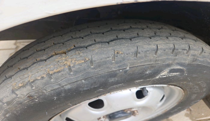 2017 Maruti Eeco 5 STR WITH A/C+HTR CNG, CNG, Manual, 3,66,907 km, tyre