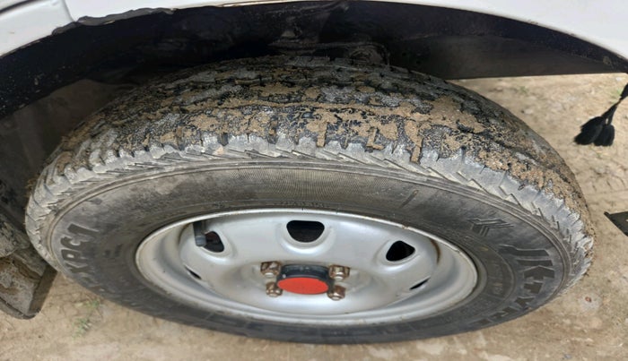 2017 Maruti Eeco 5 STR WITH A/C+HTR CNG, CNG, Manual, 3,66,907 km, tyre