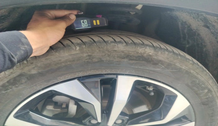 2024 MG HECTOR PLUS SAVVY PRO 1.5 TURBO CVT 7 STR, Petrol, Automatic, 19,753 km, tyre