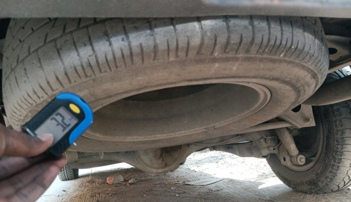 2015 Toyota Innova 2.5 ZX 7 STR, Diesel, Manual, 89,412 km, tyre