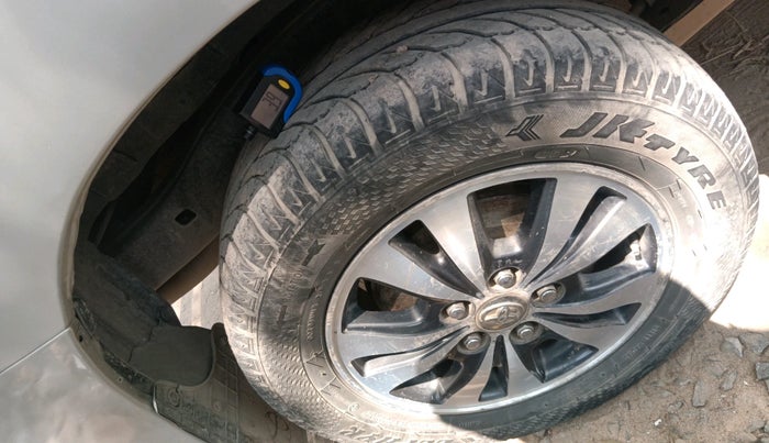 2015 Toyota Innova 2.5 ZX 7 STR, Diesel, Manual, 89,412 km, tyre