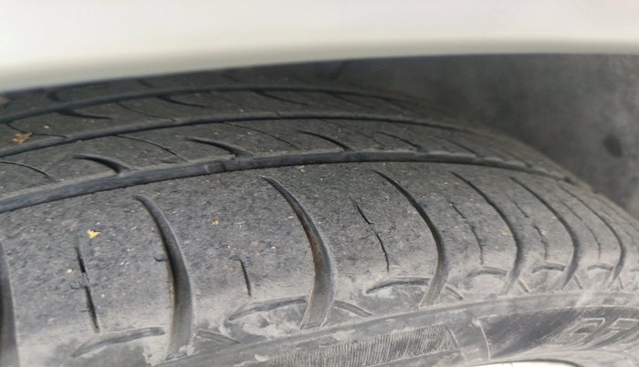 2016 Hyundai Elite i20 ASTA 1.4 CRDI (O), Diesel, Manual, 1,75,991 km, tyre