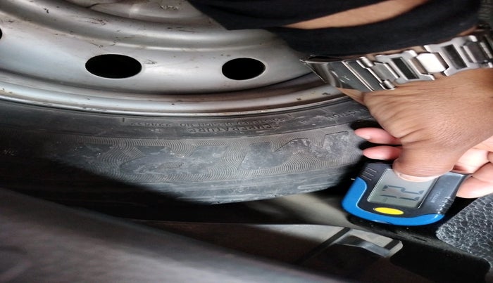 2011 Maruti Wagon R 1.0 LXI, Petrol, Manual, 1,71,290 km, tyre