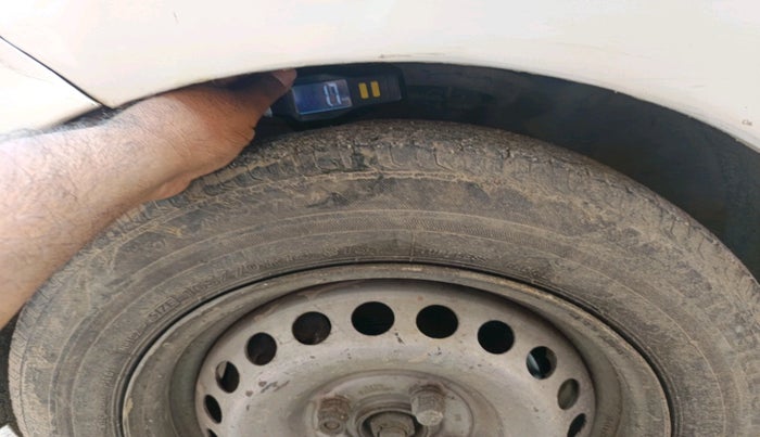 2016 Hyundai Xcent BASE 1.2, CNG, Manual, 4,16,439 km, tyre