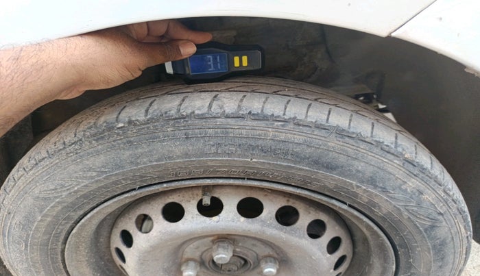 2016 Hyundai Xcent BASE 1.2, CNG, Manual, 4,16,439 km, tyre