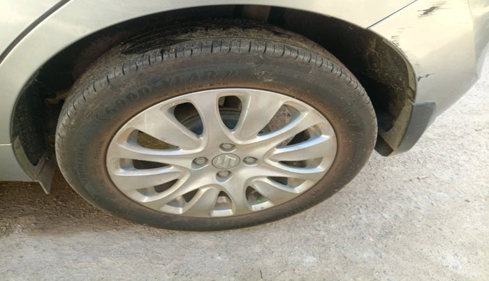 2016 Maruti Baleno ZETA PETROL 1.2, Petrol, Manual, 66,721 km, tyre