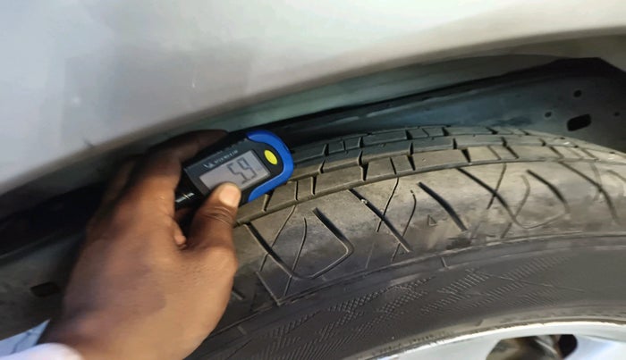 2019 Toyota Innova Crysta 2.4 VX 7 STR, Diesel, Manual, 1,96,946 km, tyre