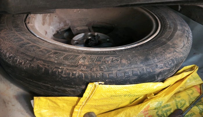 2006 Chevrolet Optra LT ROYALE 1.6, Petrol, Manual, 1,10,465 km, tyre