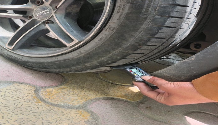 2017 Maruti Swift VDI, Diesel, Manual, 1,79,554 km, tyre