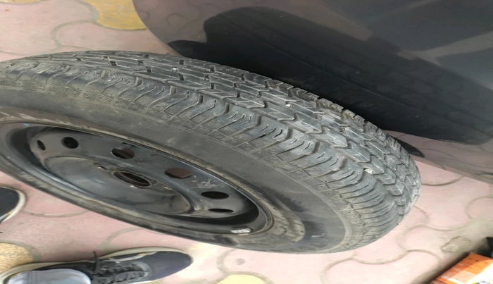 2017 Maruti Swift VDI, Diesel, Manual, 1,79,554 km, tyre