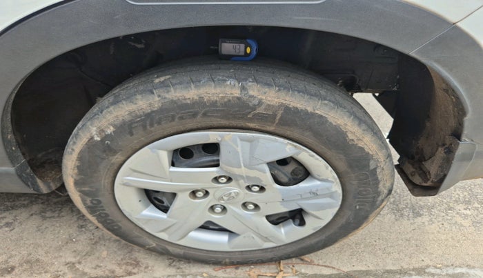 2021 Hyundai VENUE S 1.2, Petrol, Manual, 47,297 km, tyre