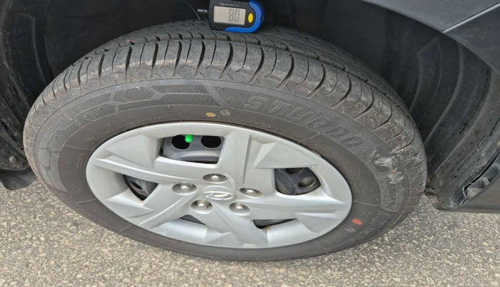 2021 Hyundai VENUE S 1.2, Petrol, Manual, 47,297 km, tyre