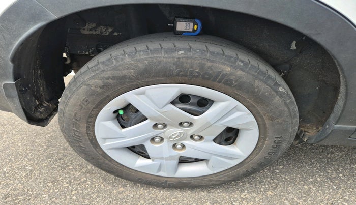 2021 Hyundai VENUE S 1.2, Petrol, Manual, 47,297 km, tyre