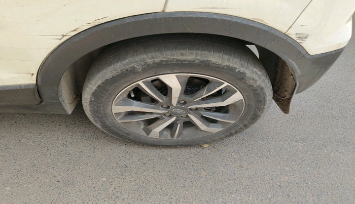 2021 Mahindra XUV300 W8 (O) 1.2 PETROL, Petrol, Manual, 1,24,967 km, tyre