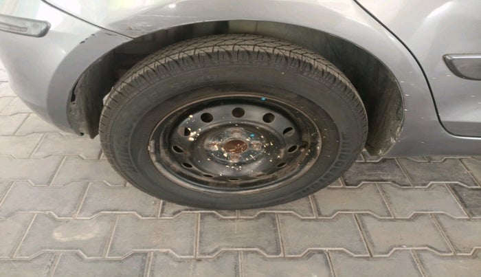 2013 Maruti Swift VDI, Diesel, Manual, 1,81,315 km, tyre