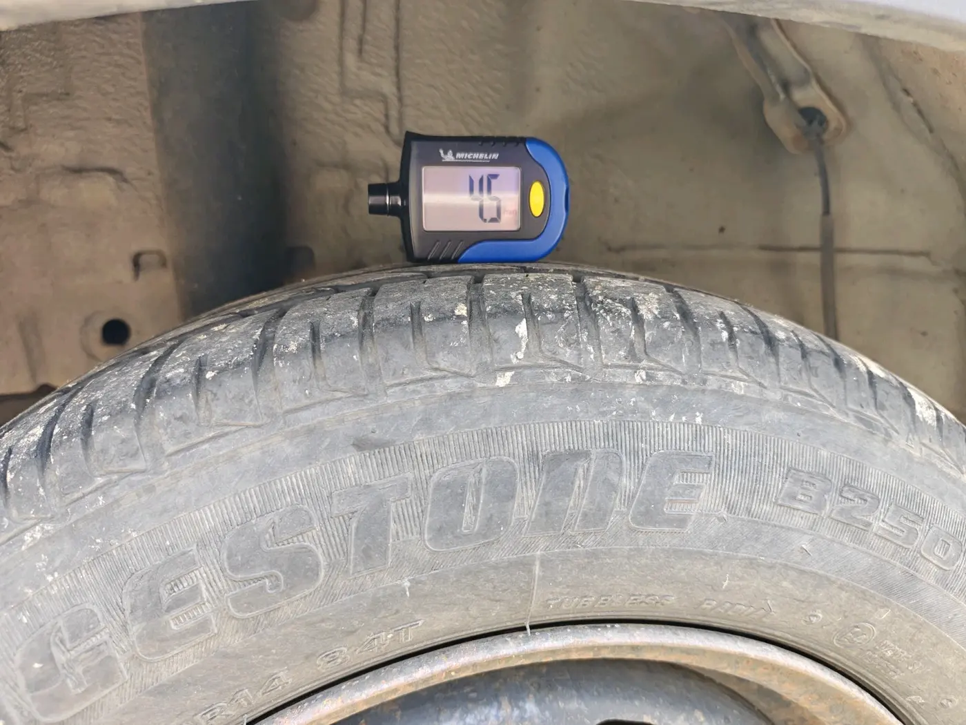 2016 Mahindra Kuv100 K4 D 6 STR, Diesel, Manual, 1,38,068 km, tyre