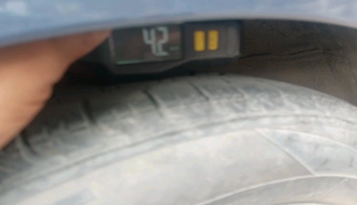 2016 Hyundai Grand i10 SPORTZ 1.2 KAPPA VTVT, CNG, Manual, 92,761 km, tyre