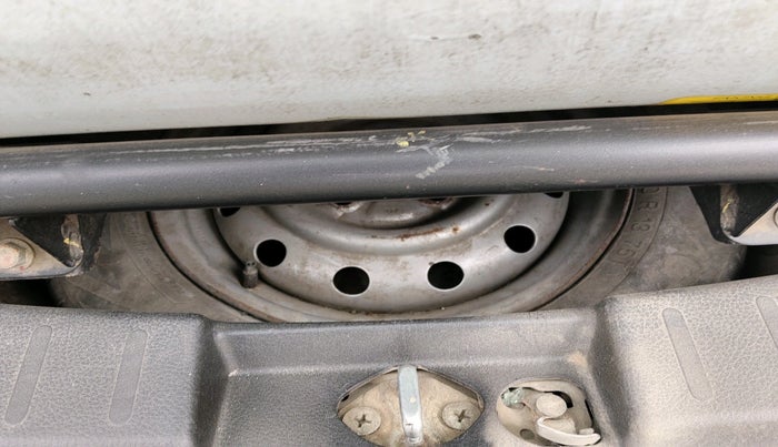 2016 Maruti Wagon R 1.0 LXI CNG, CNG, Manual, 2,28,498 km, tyre