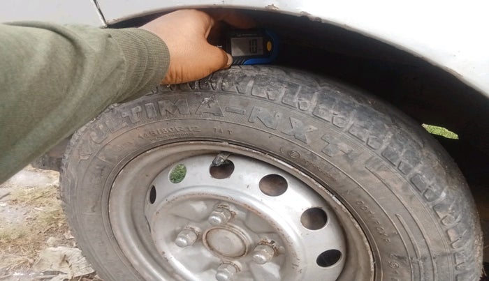 2013 Hyundai Eon ERA +, Petrol, Manual, 33,235 km, tyre