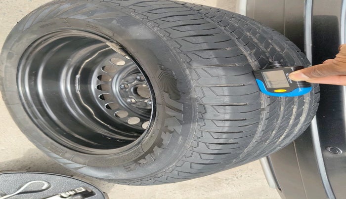 2018 Maruti S Cross ALPHA 1.3, Diesel, Manual, 1,55,906 km, tyre