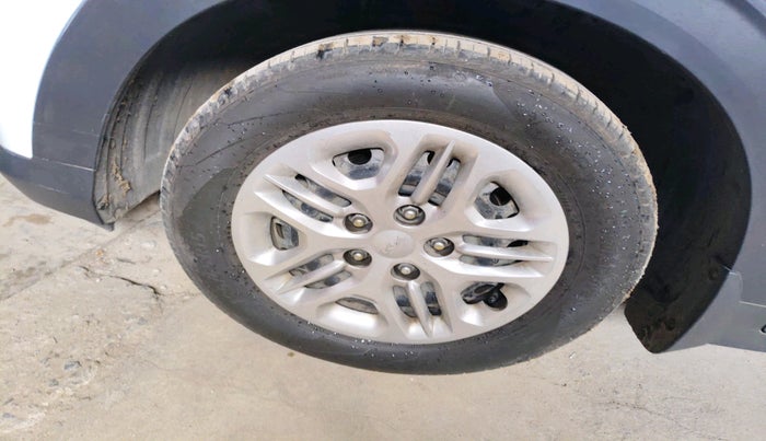 2023 KIA CARENS PRESTIGE 1.5 PETROL 7 STR, Petrol, Manual, 53,512 km, tyre