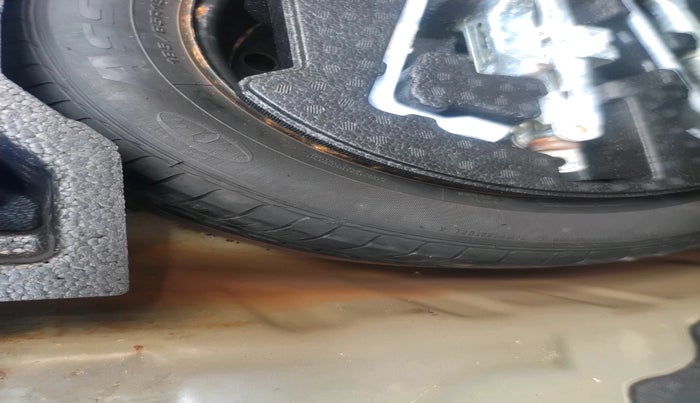 2014 Maruti Ciaz ZXI, Petrol, Manual, 85,222 km, tyre