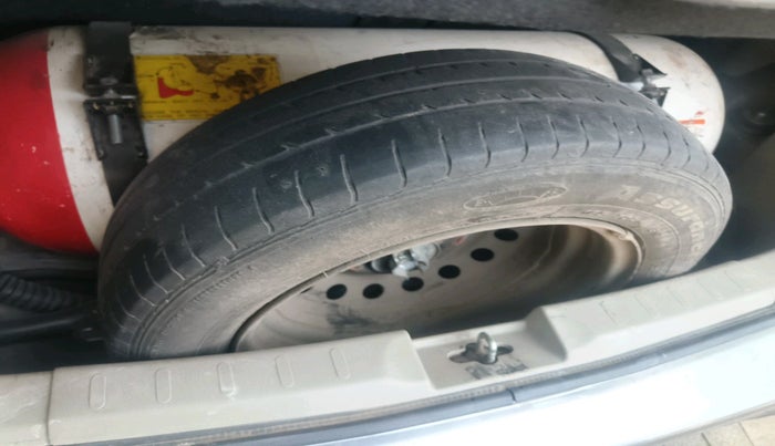 2016 Maruti Celerio VXI CNG, CNG, Manual, 92,365 km, tyre