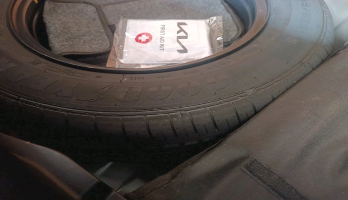 2023 KIA SONET HTX 1.0 IMT, Petrol, Manual, 10,971 km, tyre