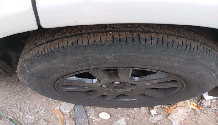 2012 Landrover Freelander 2 SD4 HSE, Diesel, Automatic, 1,36,030 km, tyre