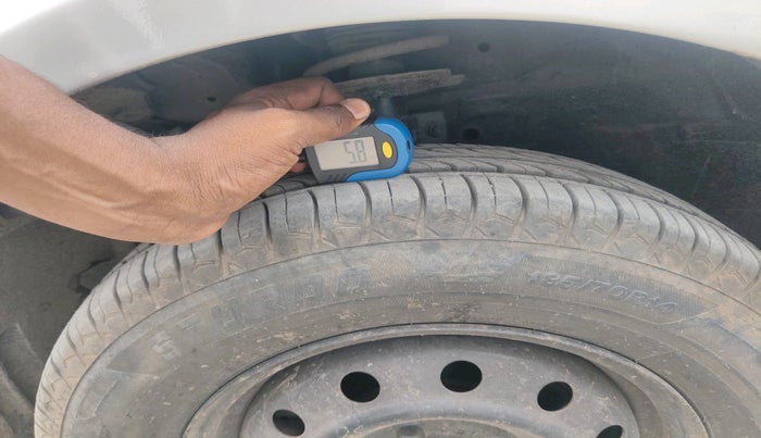 2012 Maruti Swift VXI, Petrol, Manual, 1,62,327 km, tyre