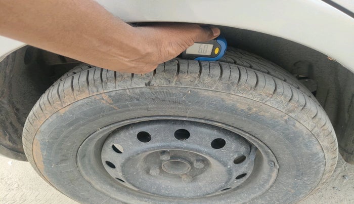 2012 Maruti Swift VXI, Petrol, Manual, 1,62,327 km, tyre