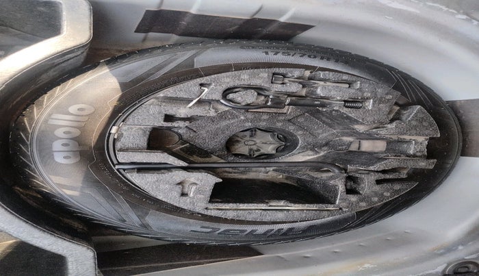 2017 Skoda Rapid AMBITION 1.6 MPI MT, Petrol, Manual, 1,21,613 km, tyre