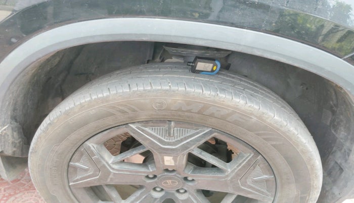 2024 Tata Harrier ADVENTURE PLUS DARK EDITION, Diesel, Manual, 19,494 km, tyre