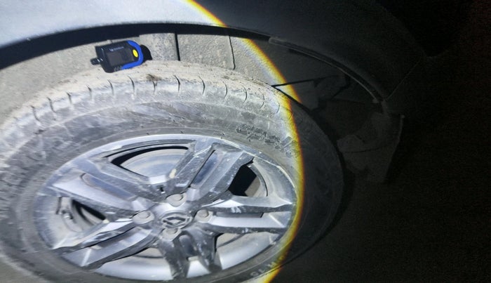 2021 Renault TRIBER RXZ AMT, Petrol, Automatic, 70,953 km, tyre