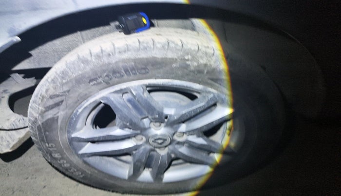 2021 Renault TRIBER RXZ AMT, Petrol, Automatic, 70,953 km, tyre