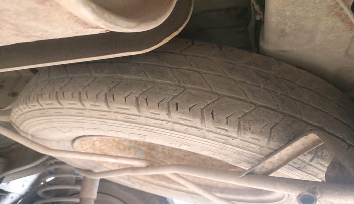 2016 Maruti Eeco 5 STR WITH A/C+HTR, CNG, Manual, 1,07,335 km, tyre