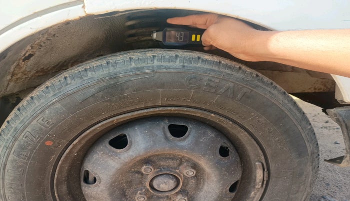 2016 Maruti Eeco 5 STR WITH A/C+HTR, CNG, Manual, 1,07,335 km, tyre