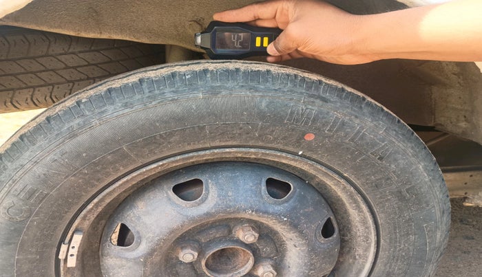 2016 Maruti Eeco 5 STR WITH A/C+HTR, CNG, Manual, 1,07,335 km, tyre