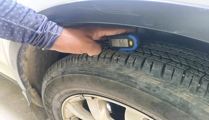 2017 Mahindra XUV500 W10 AT 1.99, Diesel, Automatic, 89,613 km, tyre