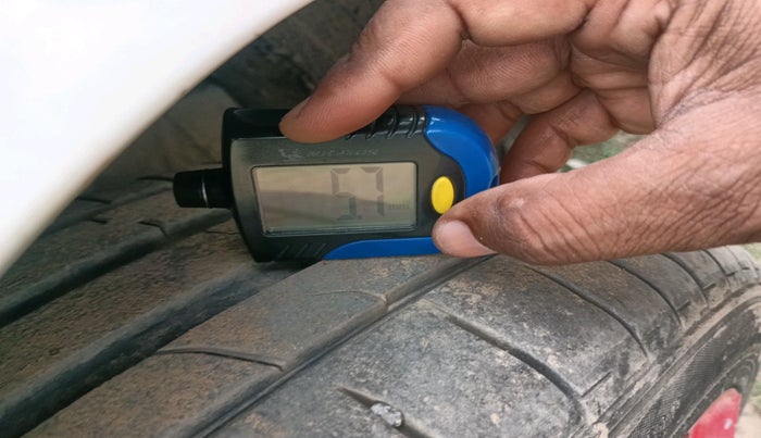 2019 Hyundai Verna 1.4 EX PETROL, CNG, Manual, 82,139 km, tyre