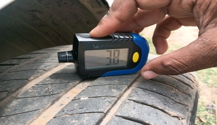 2019 Hyundai Verna 1.4 EX PETROL, CNG, Manual, 82,139 km, tyre