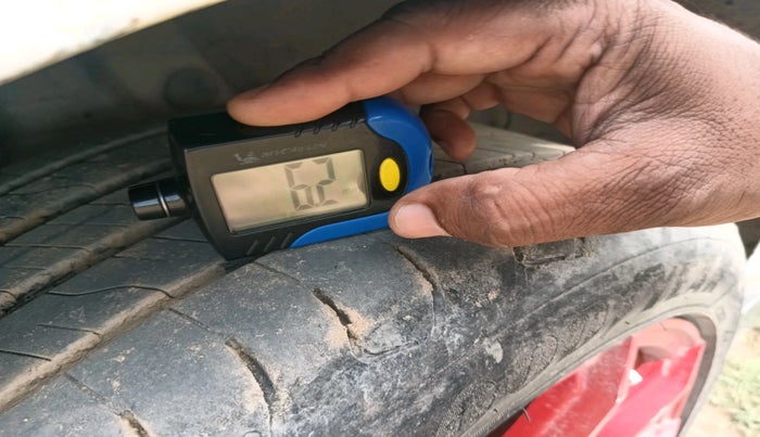 2019 Hyundai Verna 1.4 EX PETROL, CNG, Manual, 82,139 km, tyre