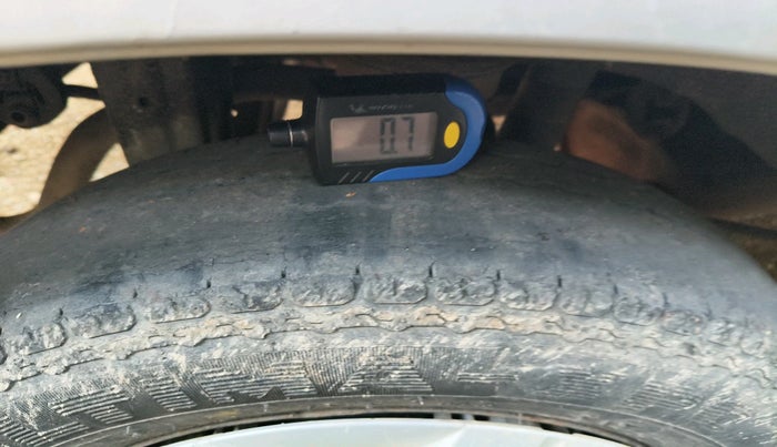 2005 Maruti Alto LXI, Petrol, Manual, 1,20,640 km, tyre