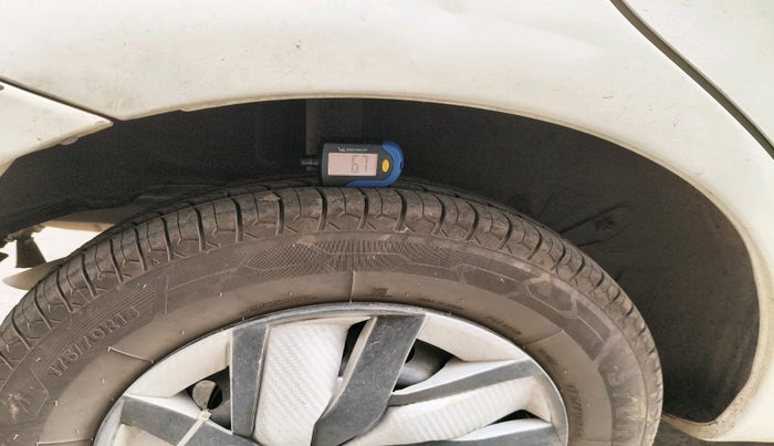 2013 Toyota Etios Liva GD, Diesel, Manual, 1,31,262 km, tyre