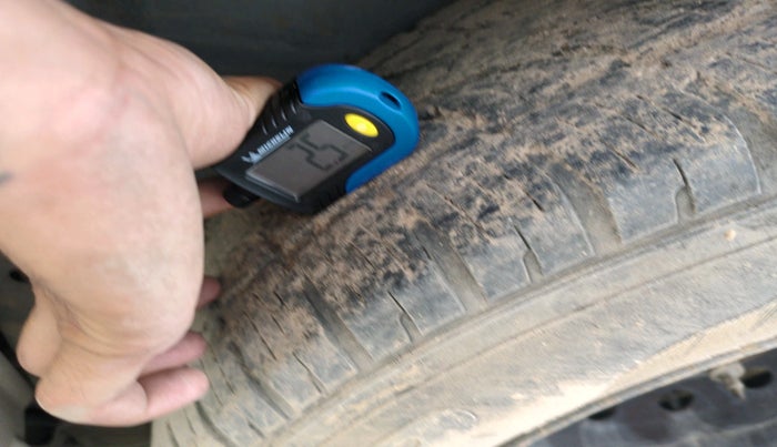 2015 Mahindra XUV500 W6, Diesel, Manual, 1,32,749 km, tyre