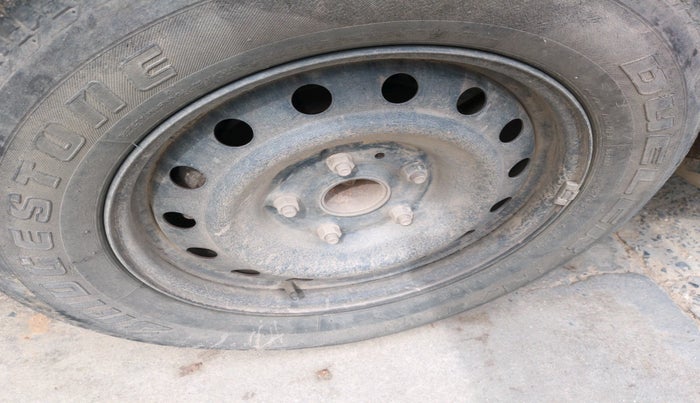 2015 Mahindra XUV500 W6, Diesel, Manual, 1,32,749 km, tyre